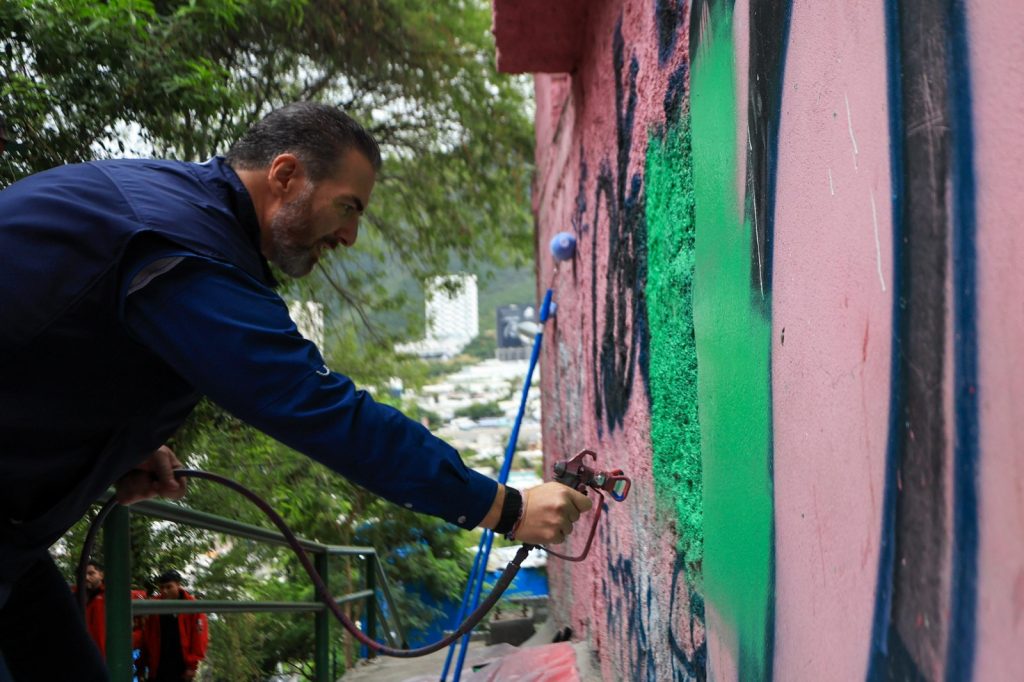 WhatsApp Image 2025-10-29 at 25918 PM - HECHOS AM adrián-de-la-garza-impulsa-los-programas-sociales-de-monterrey