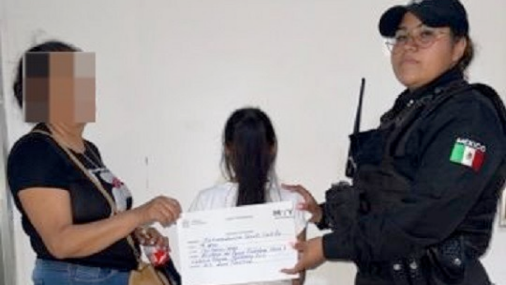 Tótem-de-seguridad-policía-municipal-C4-de-Monterrey-menor-extraviada