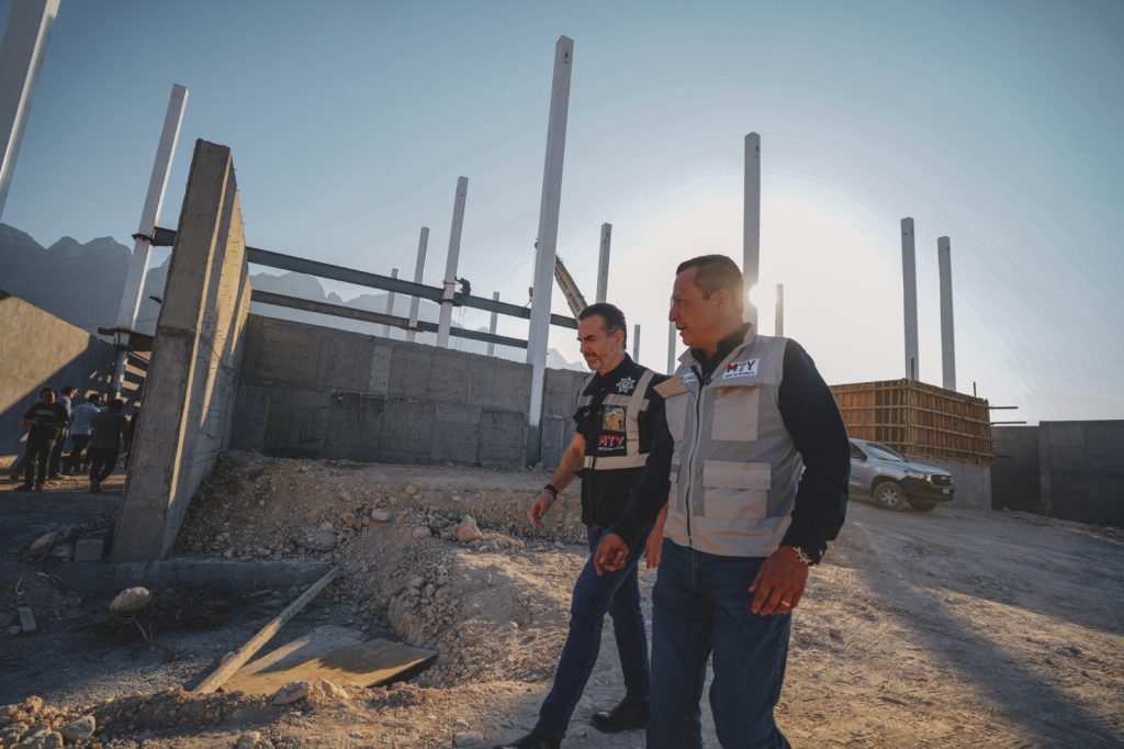 Adrián es guiado para ver el avance del c4 sur y norte de la estrategia Escudo en Monterrey