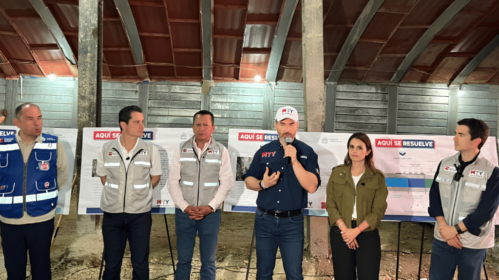 Adrian de la garza y funcionarios presentan plan de vialidades eficientes en zona Huajuco