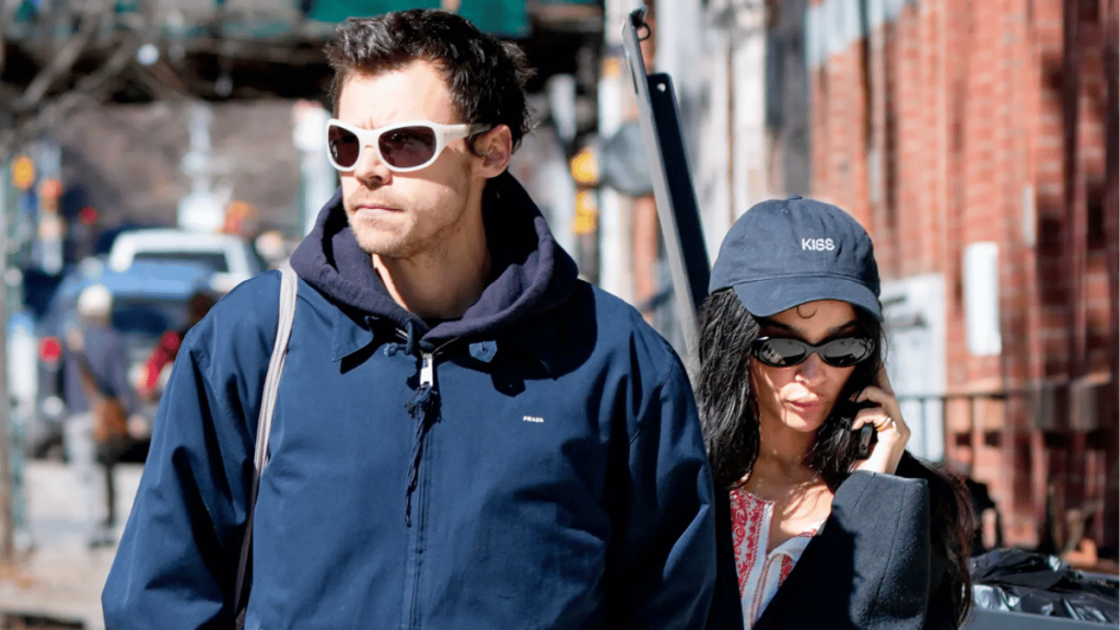 Luego de meses juntos se confirma el compromiso de Harry Styles y Zoë Kravitz debido a fotos de Zoe con un anillo de compromiso