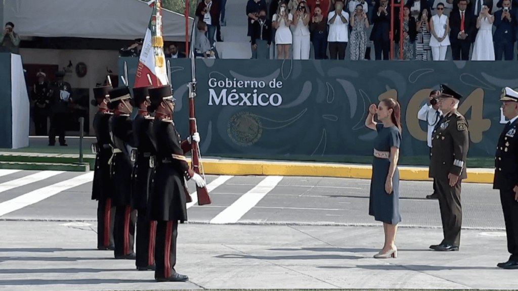 escolta nacional junto con la presidenta Claudia Sheinbaum