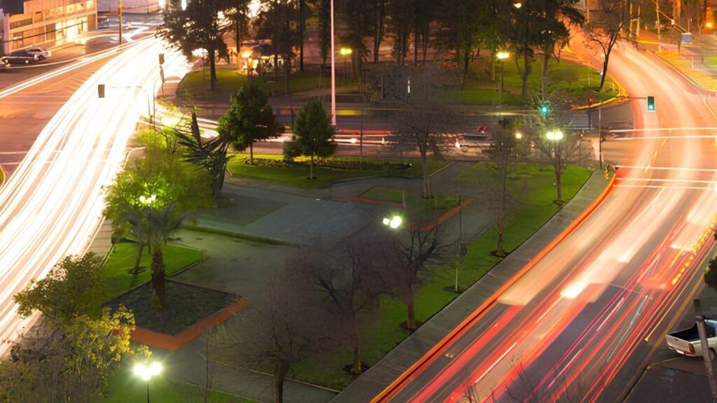 departamentos-zonas-comerciales-monterrey - HECHOS AM Área verde iluminada y tranquila en Zonas Comerciales de Monterrey